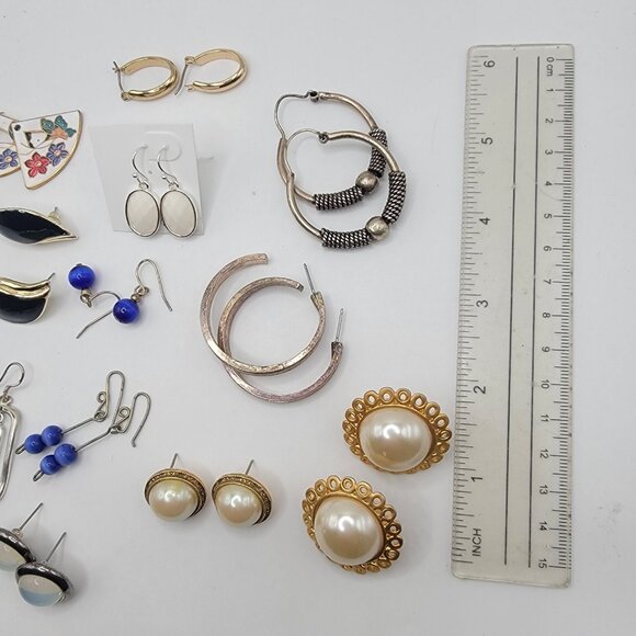 Lot‎ Of Vintage Gold And Silver Tone PIERCED Earrings Faux Pearl Etc - Picture 9 of 10